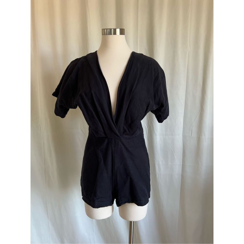 Urban Outfitters Women's Black Short Sleeve Low Neckline Cinched Romper Size 2